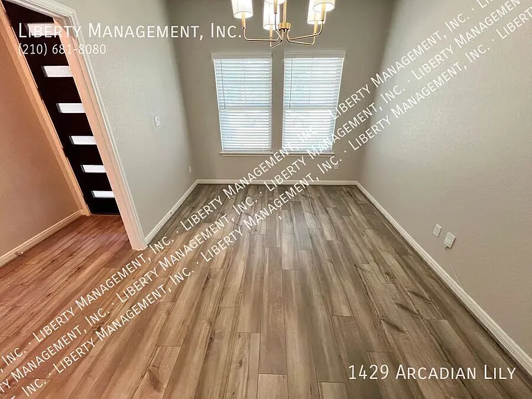 1429 Arcadian Lily — Photo 5