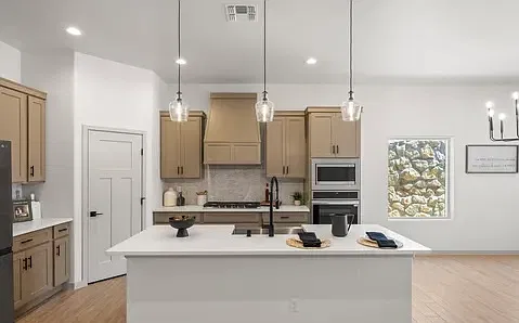 4 bed, 2069 sqft, $2,500 — Photo 2