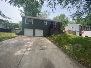 2200 S Aqueduct Pl, Independence, MO 64057