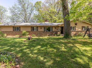 1201 Oak Lane Dr, Lansing, MI 48906