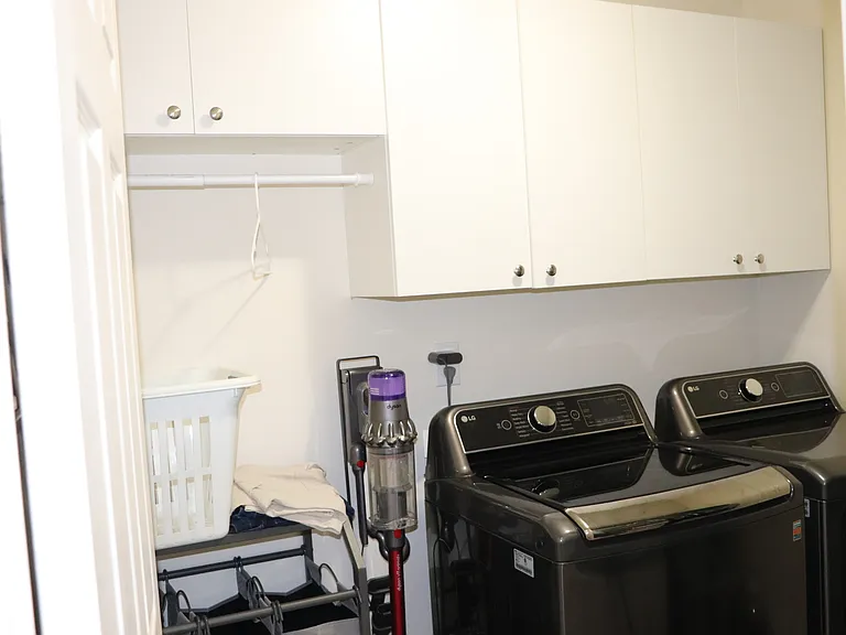 528 Dylan Dr — Photo 13