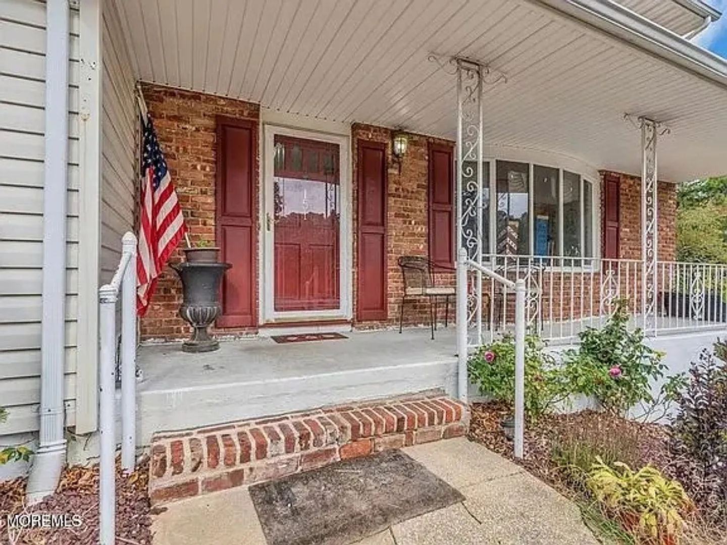 Four-Bedroom Colonial with Pool in Toms River — Photo 4