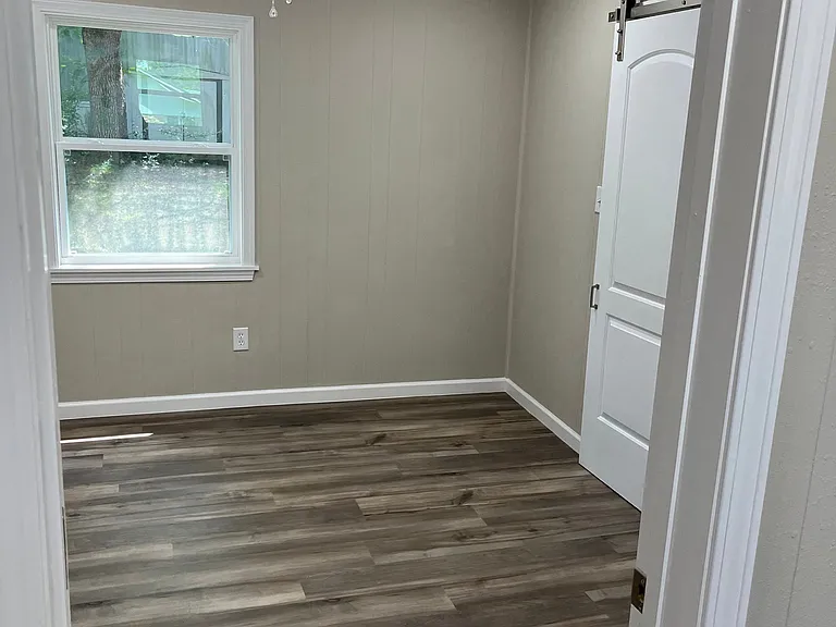 2436 Stillwell Ave — Photo 2