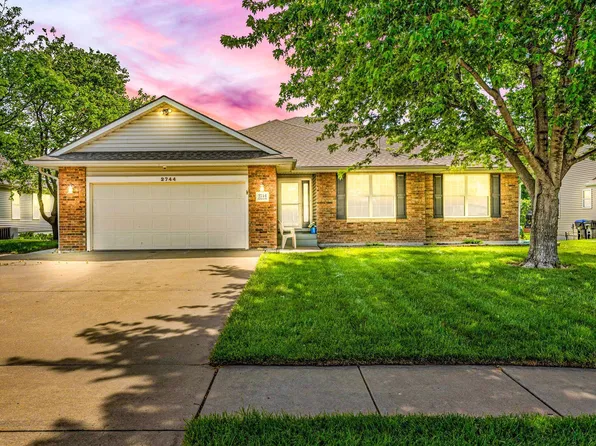2744 SW Berkshire Dr, Topeka, KS 66614