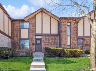 1S294 Stratford Ln, Villa Park, IL