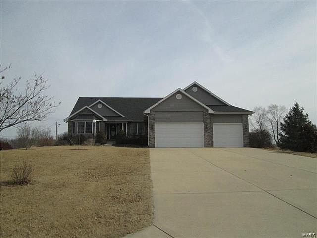 1st image of 16 Kelly Dr