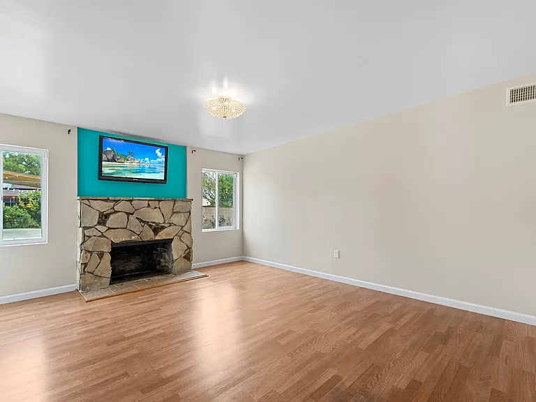 426 Santa Paula Ave — Photo 14