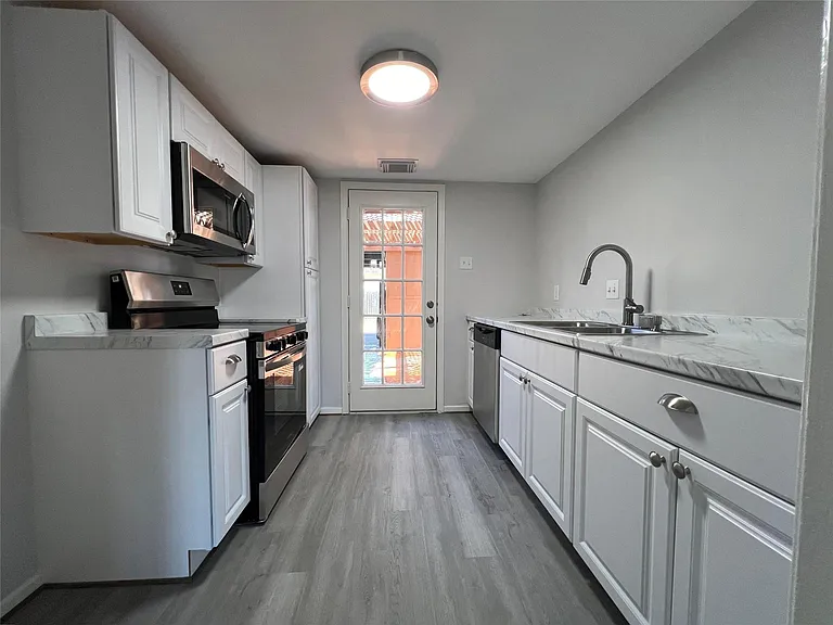 7012 Jetty Ln — Photo 10