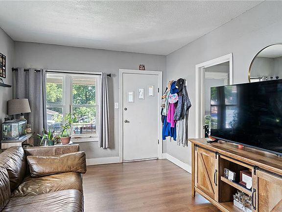 3rd image of 1252 Orville Ave