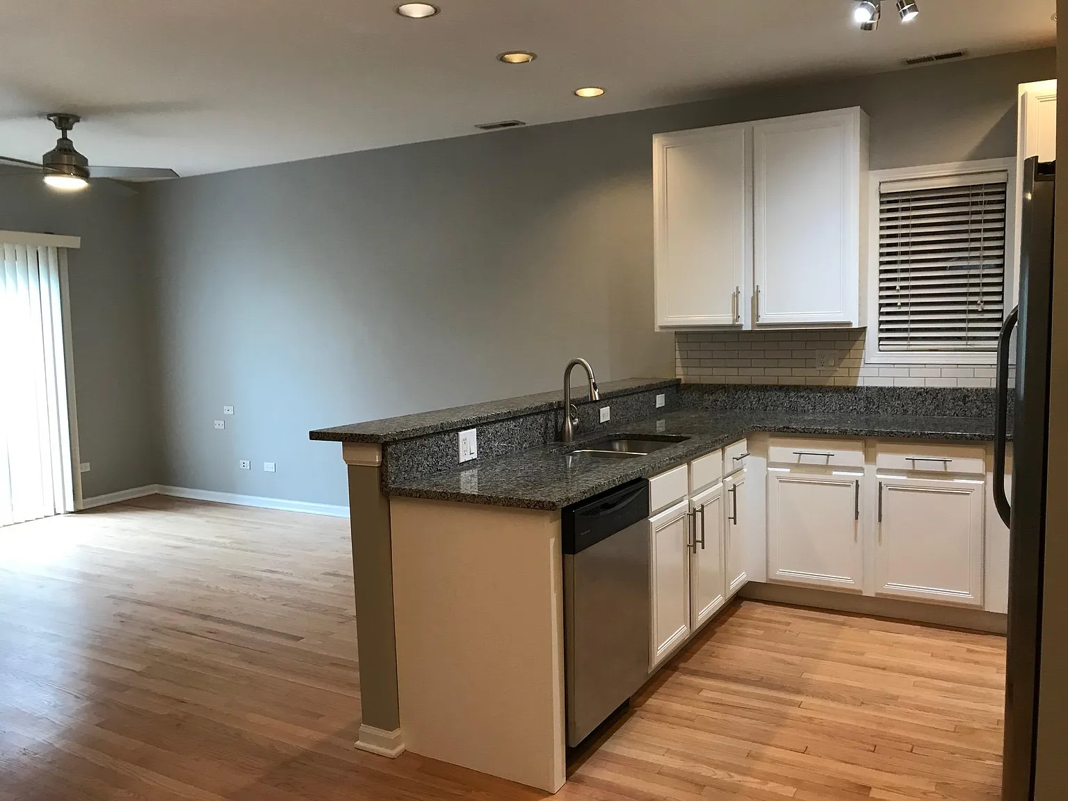 2 bed, 1200 sqft, $2,375 — Photo 4