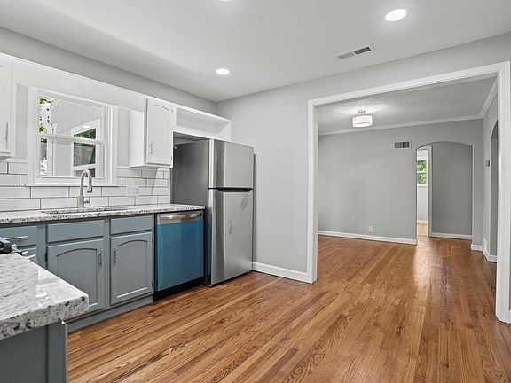 5th image of 5825 Walmer St
