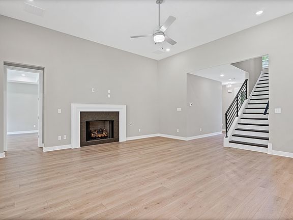 5th image of 7037 Walker Farms Dr