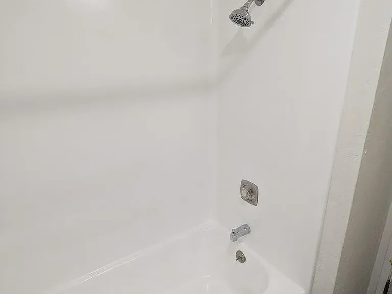 Apartment in West Salem near banks, shopping areas, bus lines, and downtown! ~ Colonial — Photo 76