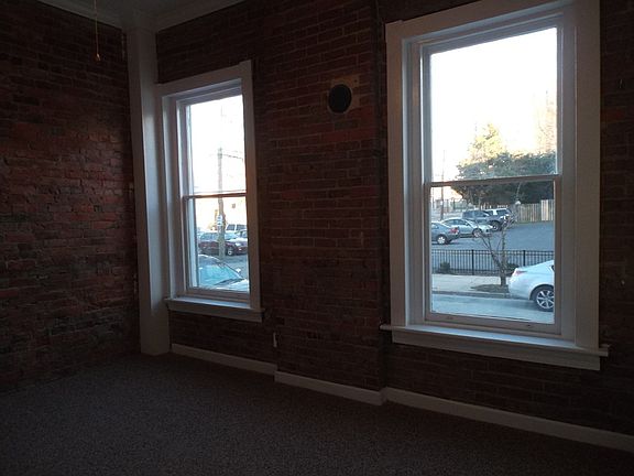 4th image of 2700 W Grace St