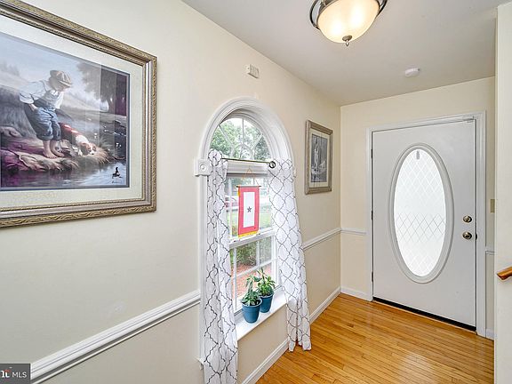 4th image of 10112 Sharon Springs Dr