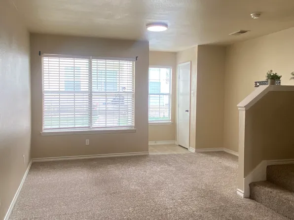 6 Bratton Dr, San Antonio, TX 78245