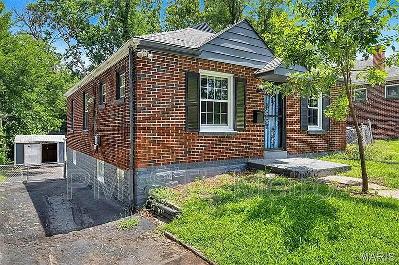 3 bed, 2.0 bath, 1836 sqft, $1,295 — Photo 3
