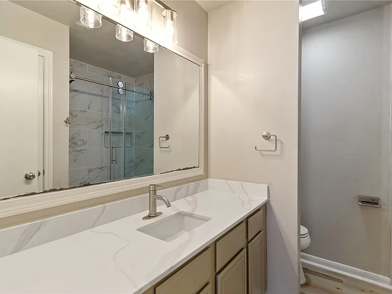 2100 Southwood Dr #22 — Photo 13