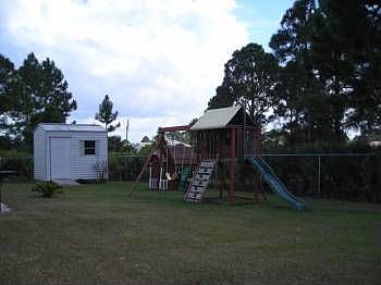 4th image of 8355 Glover Ave