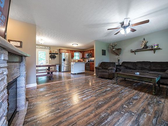 5th image of 365 Hickory Woods Dr