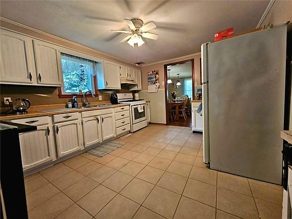 3rd image of 10390 NE 30th St