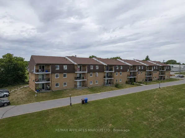 220 Kenyon St W #302, North Glengarry, ON K0C 1A0