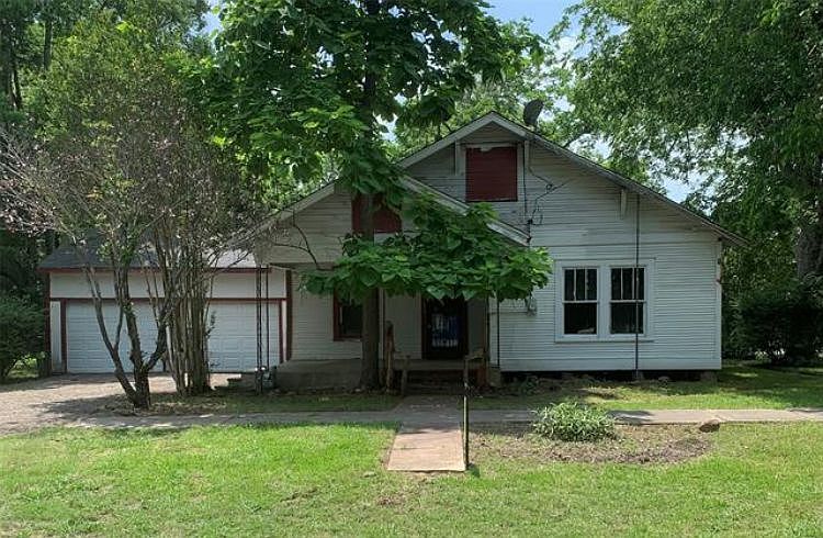 1st image of 209 2nd St