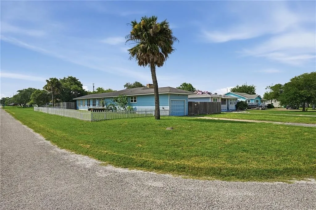3 bed, 3.0 bath, 2364 sqft, $2,000 — Photo 2