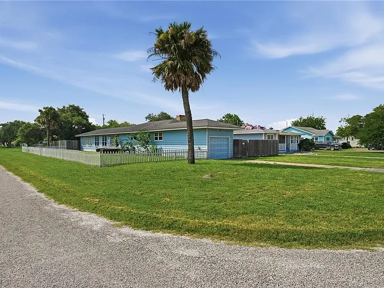 651 W Wilson Ave — Photo 2