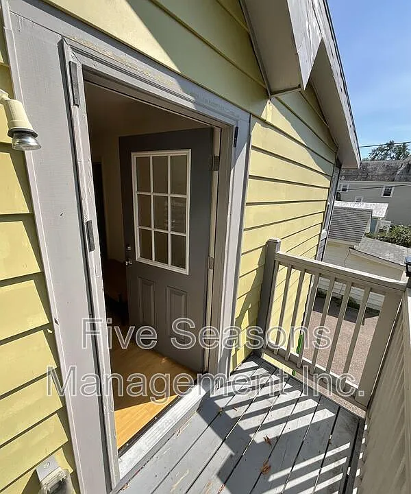 133 Elmwood Ave #4
