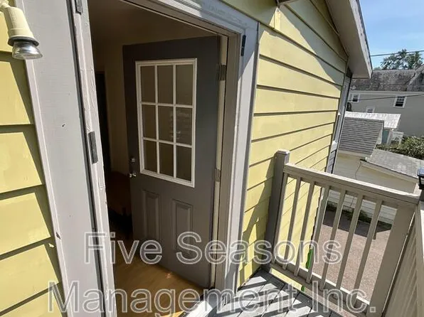133 Elmwood Ave APT 4, Burlington, VT 05401