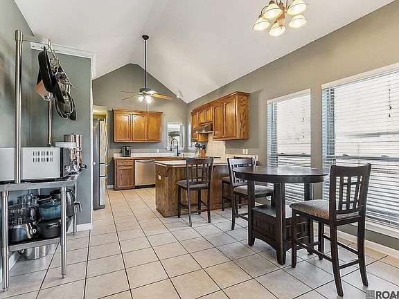 5th image of 38284 Graystone Ave