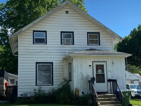 804 10th Ave, Charles City, IA 50616