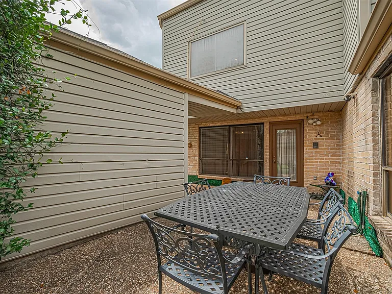 12231 Carriage Hill Dr — Photo 48