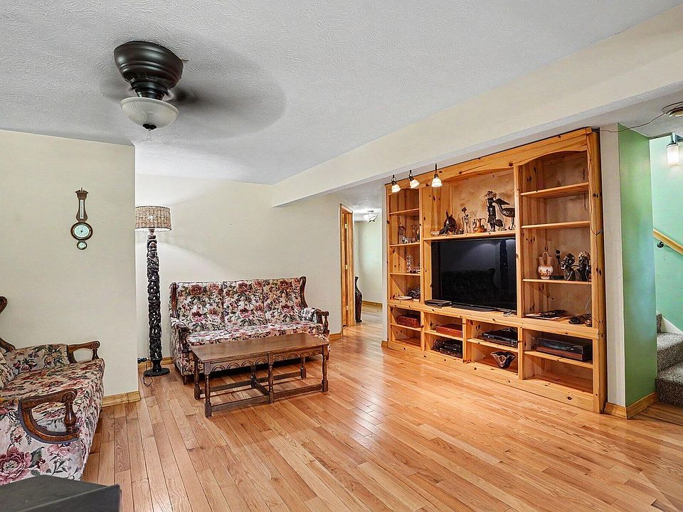 7th image of 126 48th St