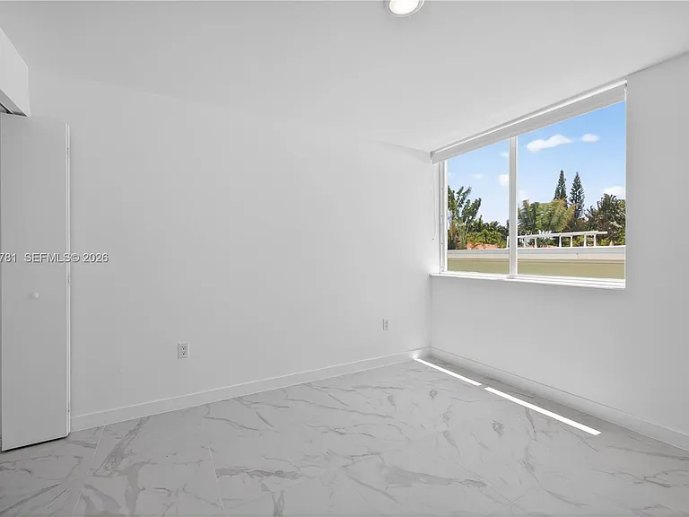 1552 Euclid Ave #8 — Photo 11