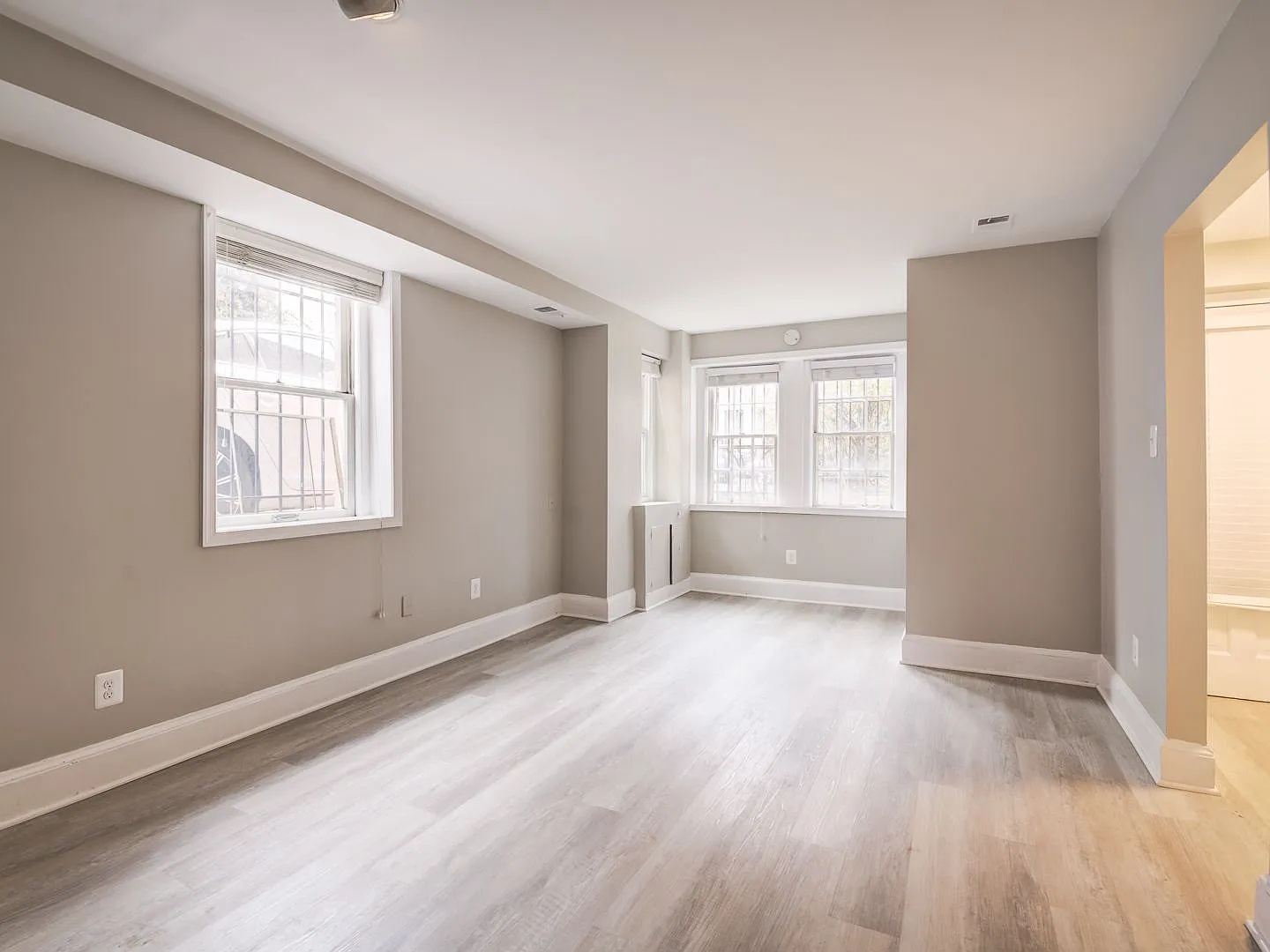 116 12 Street NE — Photo 4