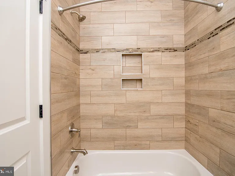 6928 Regent Ln — Photo 45