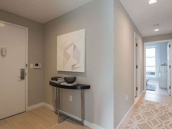 4th image of 535 W 43rd St #12C