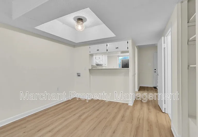 2530 E North St #11-B — Photo 16