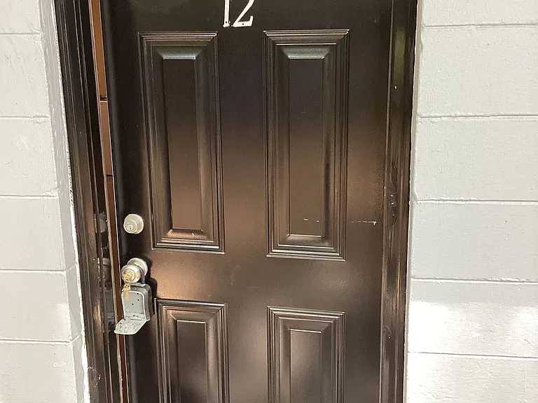 2200 Rebecca St #11 — Photo 11