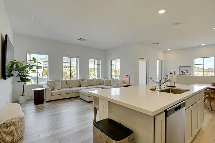 2 bed, 2.0 bath, 1448 sqft, $2,830 — Photo 3