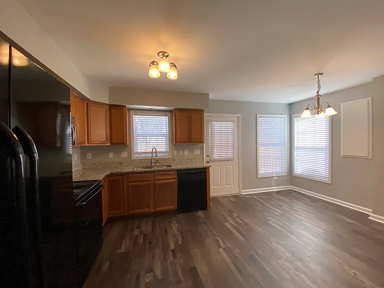 505 Avent Ferry Rd — Photo 6