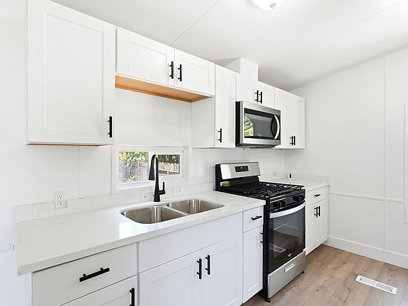 5th image of 19179 Monterey St