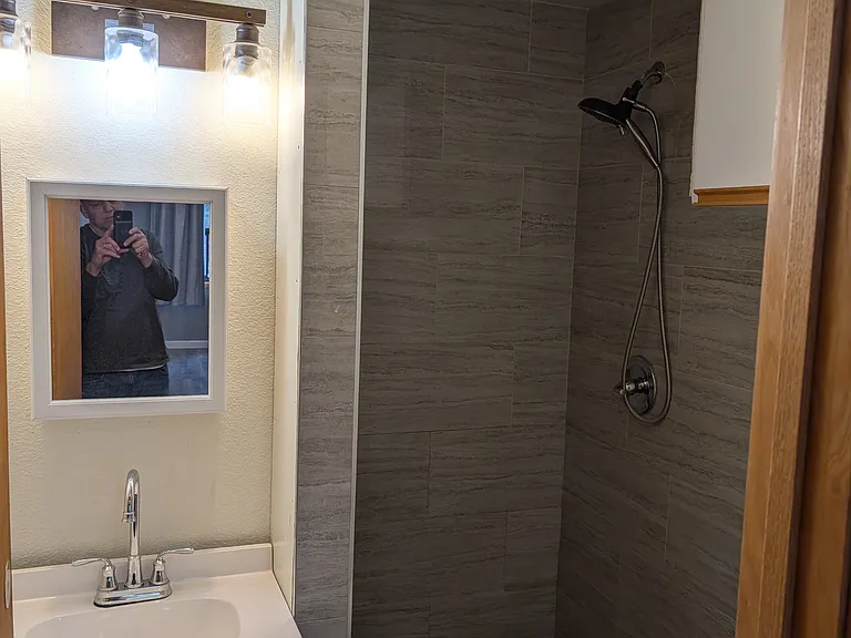 689 Center Cir #B — Photo 3