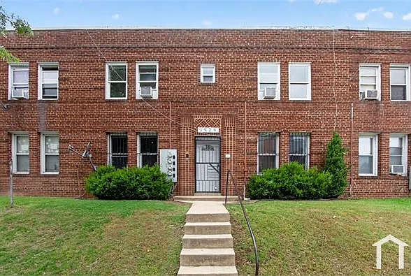 1926 I St NE — Photo 2