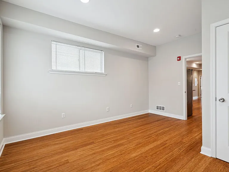 1633 Carpenter St — Photo 16