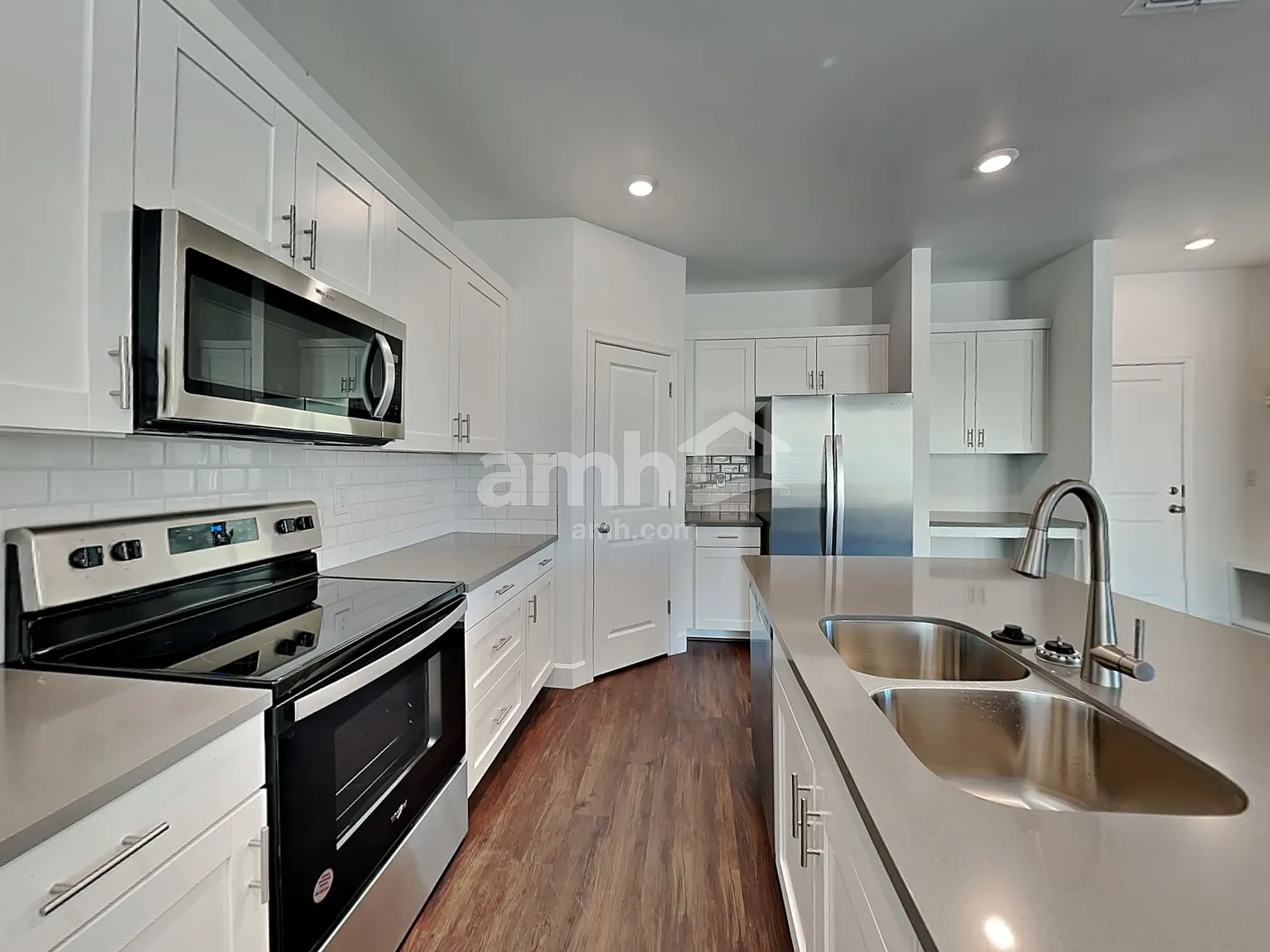 4 bed, 2.5 bath, 2013 sqft, $2,280 — Photo 4