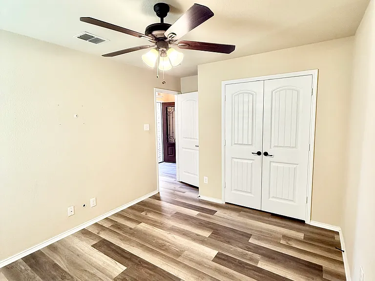 11809 Kurth Dr — Photo 6