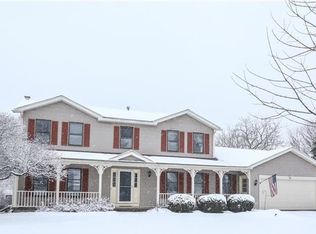 12 Charlemagne Dr, Mendon, NY 14506